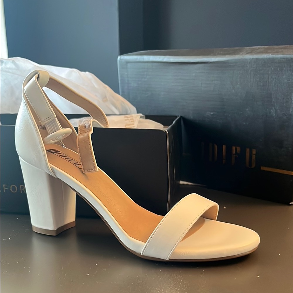 IDIFU White Heels Classic Block Design